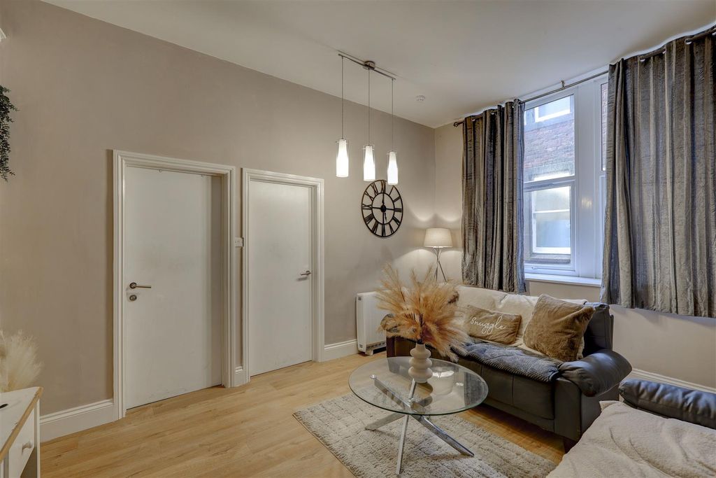 8 bed property for saleCastlegate, Penrith CA11 photo 5