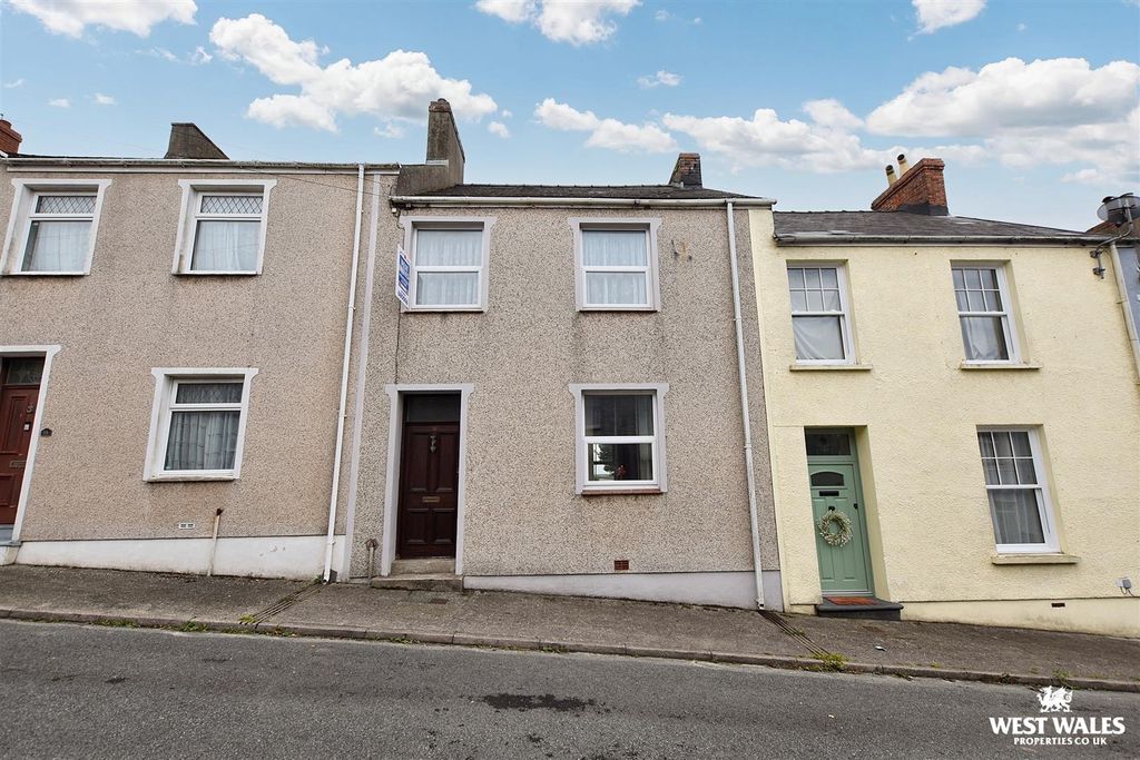 3 bed end terrace house for saleArthur Street, Pembroke Dock SA72