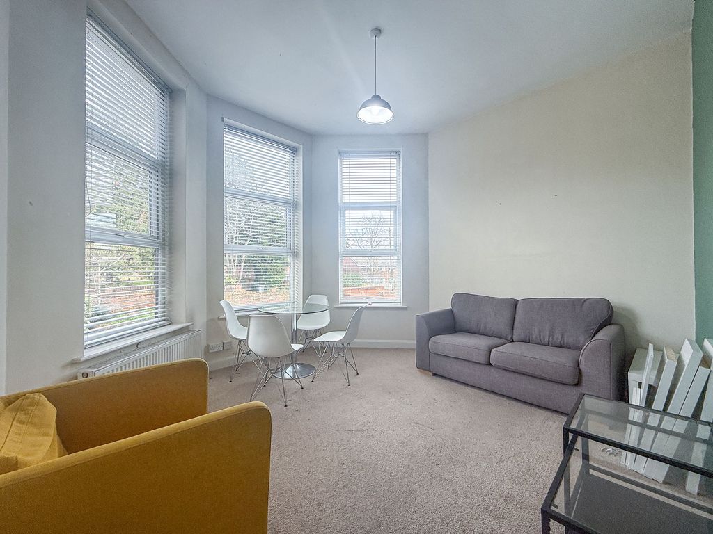 2 bed flat for saleDevonshire Place, Oaklands CH43 photo 3