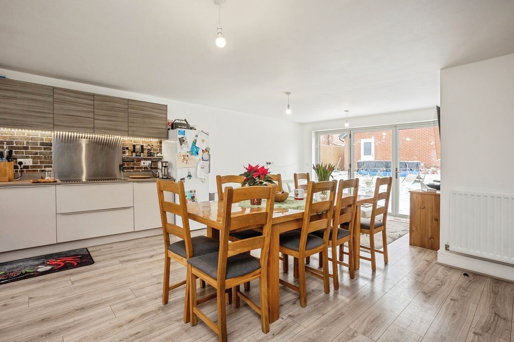 Additional image 5 of 6 bed detached house for saleThreadneedle Way, Newark NG24