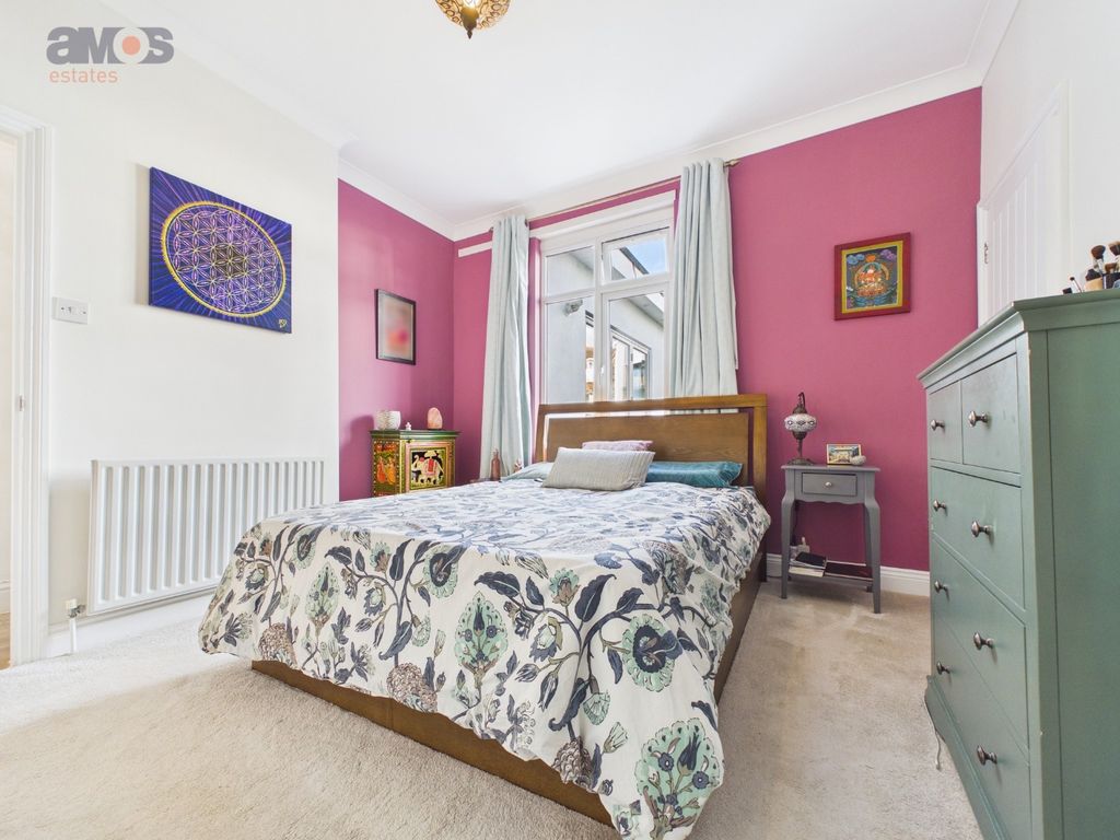 Additional image 15 of 2 bed flat for saleGrand Parade, Leigh-On-Sea SS9