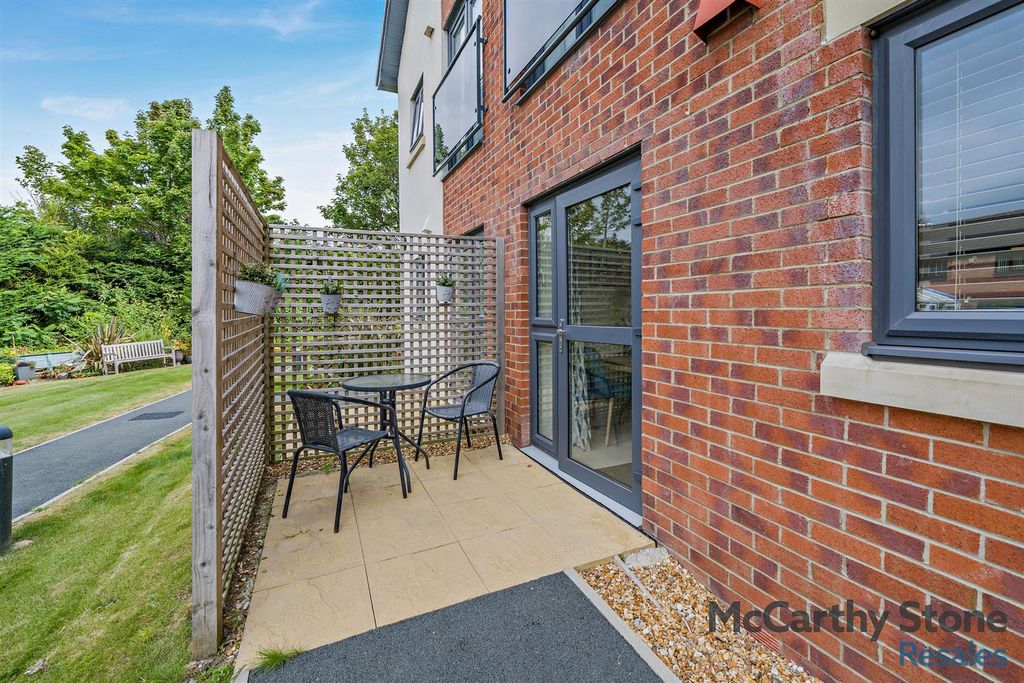 1 bed flat for saleBurlington Gardens, Leyland PR25