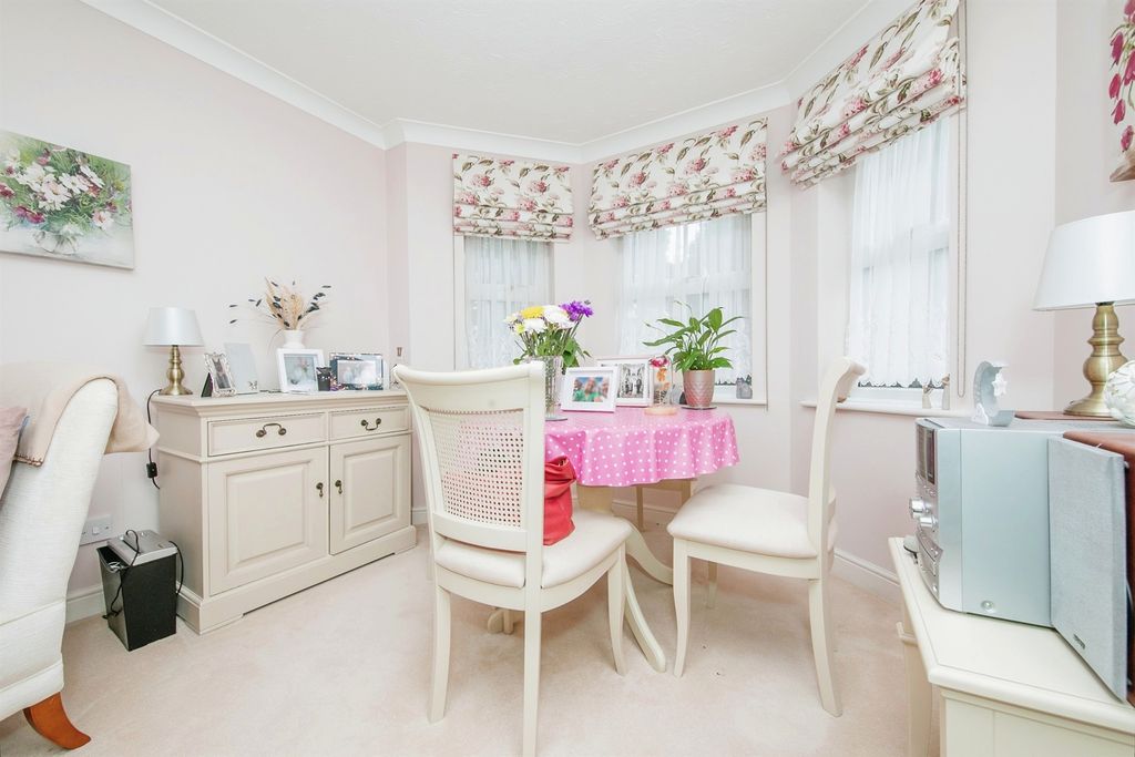 2 bed flat for saleMichaelstowe Drive, Harwich CO12 photo 3