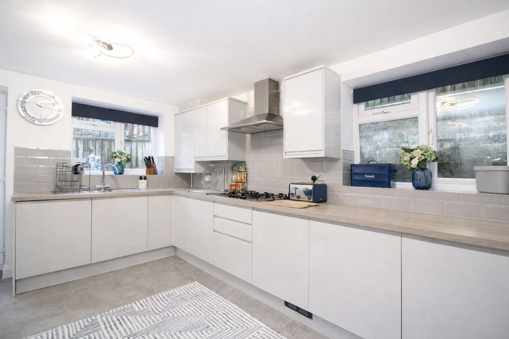 Additional image 4 of 5 bed semi-detached house for saleLlantwit Road, Treforest, Pontypridd CF37