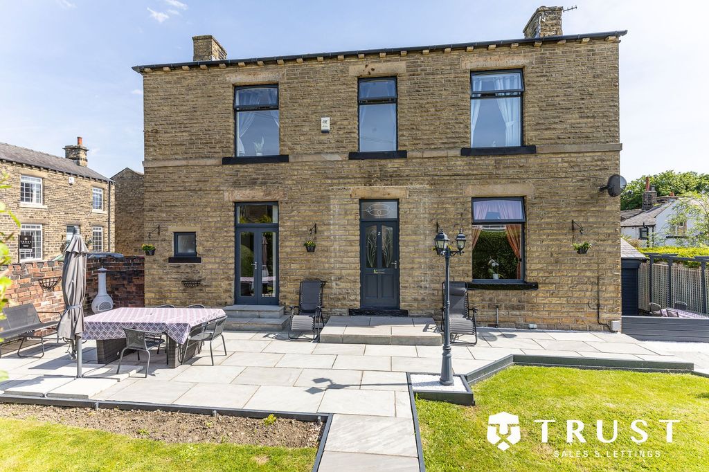 3 bed detached house for saleWellhouse Lane, Mirfield WF14
