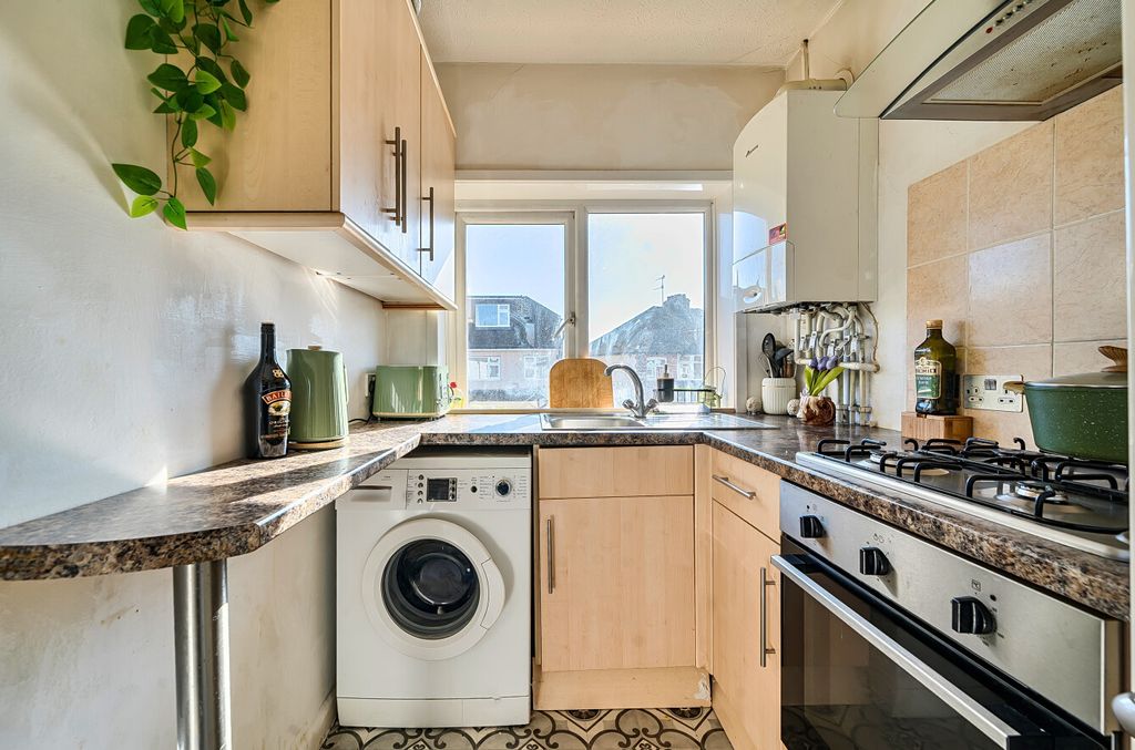 Additional image 2 of 2 bed flat for saleAnnweir Avenue, Lancing, West Sussex BN15