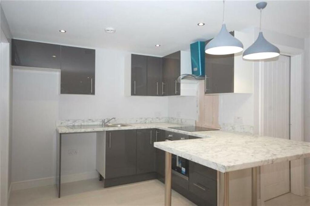 2 bed flat for saleParkhouse Road, Minehead TA24 photo 2