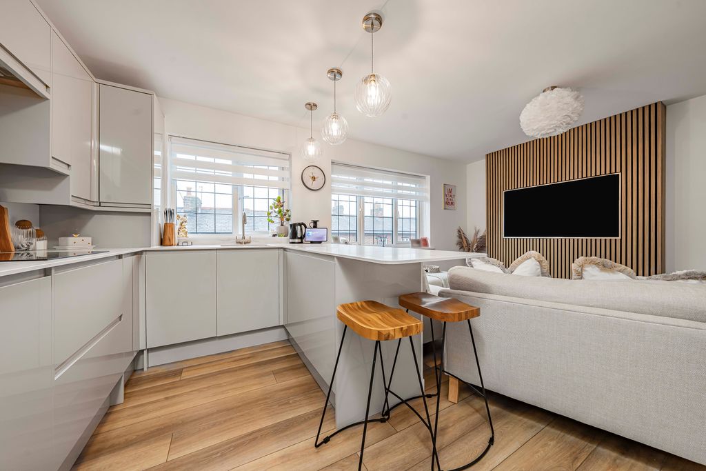 Additional image 5 of 3 bed maisonette for saleCharlotte Way, Marlow SL7