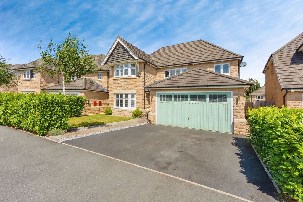 4 bed detached house for saleSpringwood Way, Macclesfield SK10