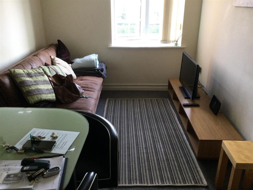 3 bed flat for saleCherry Croft, Kingfisher Way, Loughborough LE11 photo 3