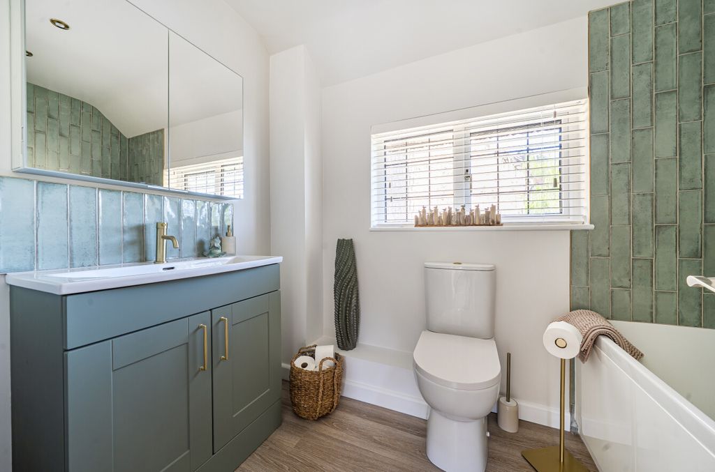 Additional image 14 of 4 bed link detached house for saleThe Spinney, Lechlade, Gloucestershire GL7