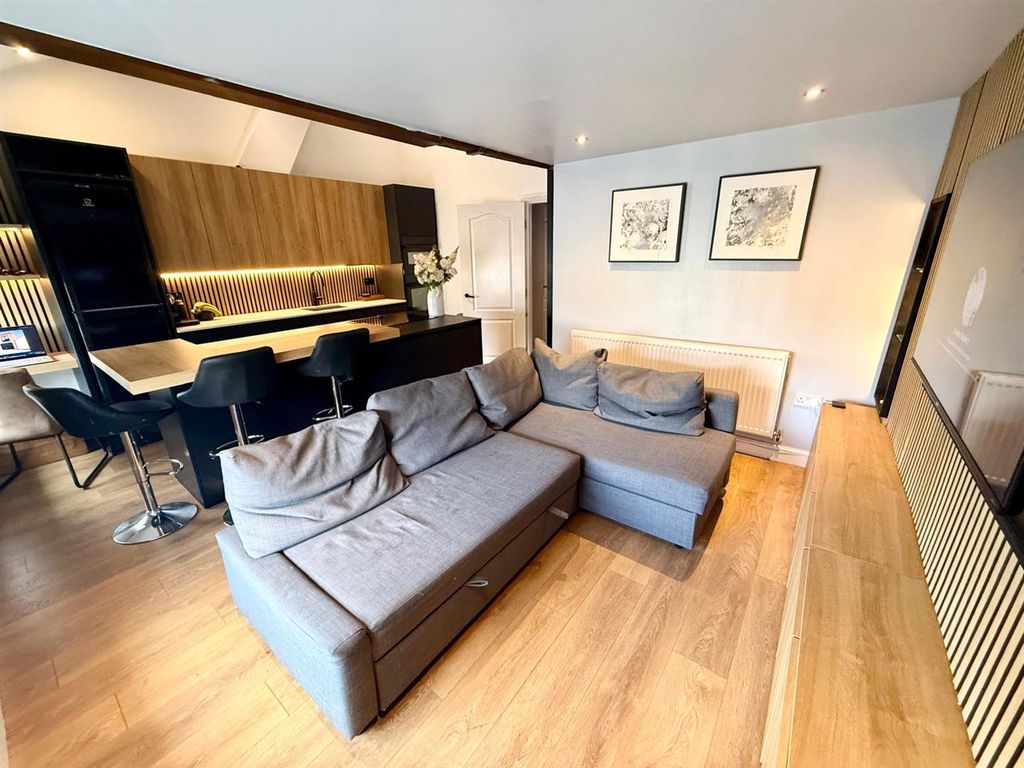 Additional image 7 of 2 bed flat for saleSt Albans Place. Chester Road, Macclesfield SK11