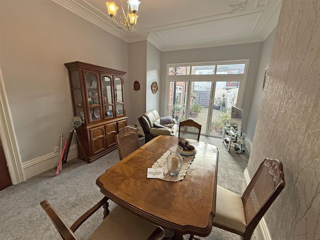 5 bed property for salePreston Avenue, North Shields NE30 photo 3