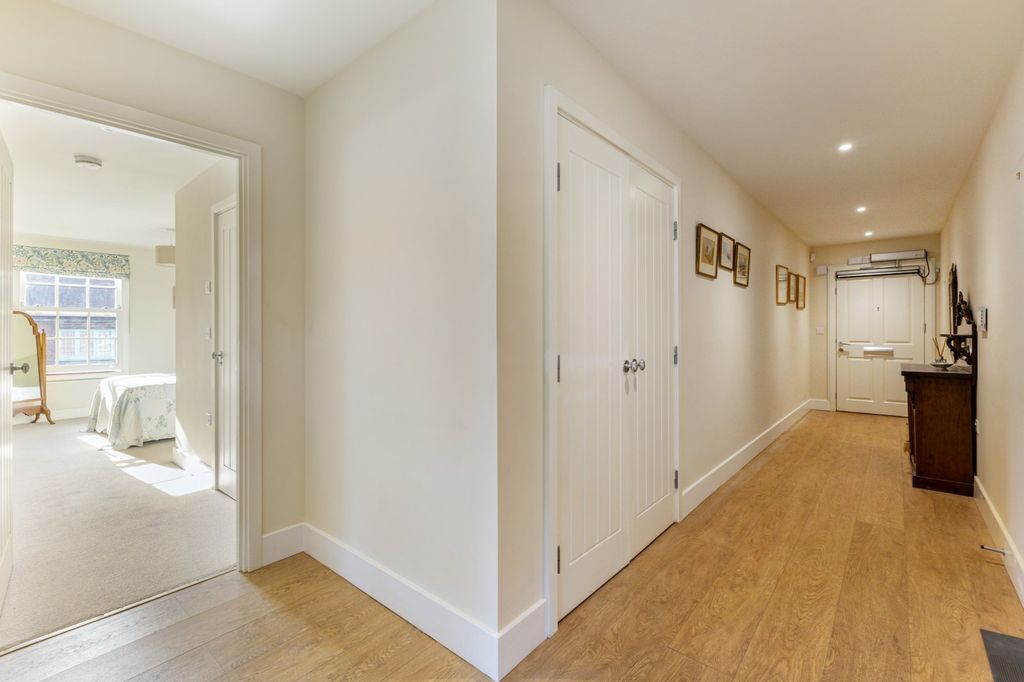 2 bed flat for saleBepton Road, Midhurst, West Sussex GU29 photo 5