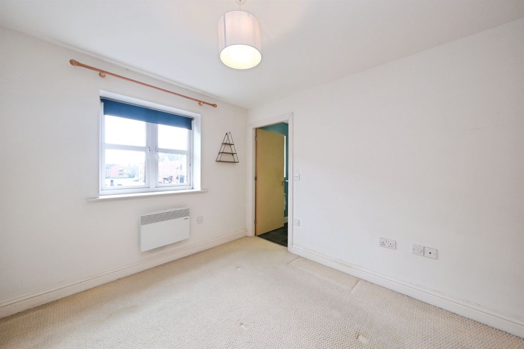 2 bed flat for saleManor Gardens Close, Loughborough LE11 photo 5