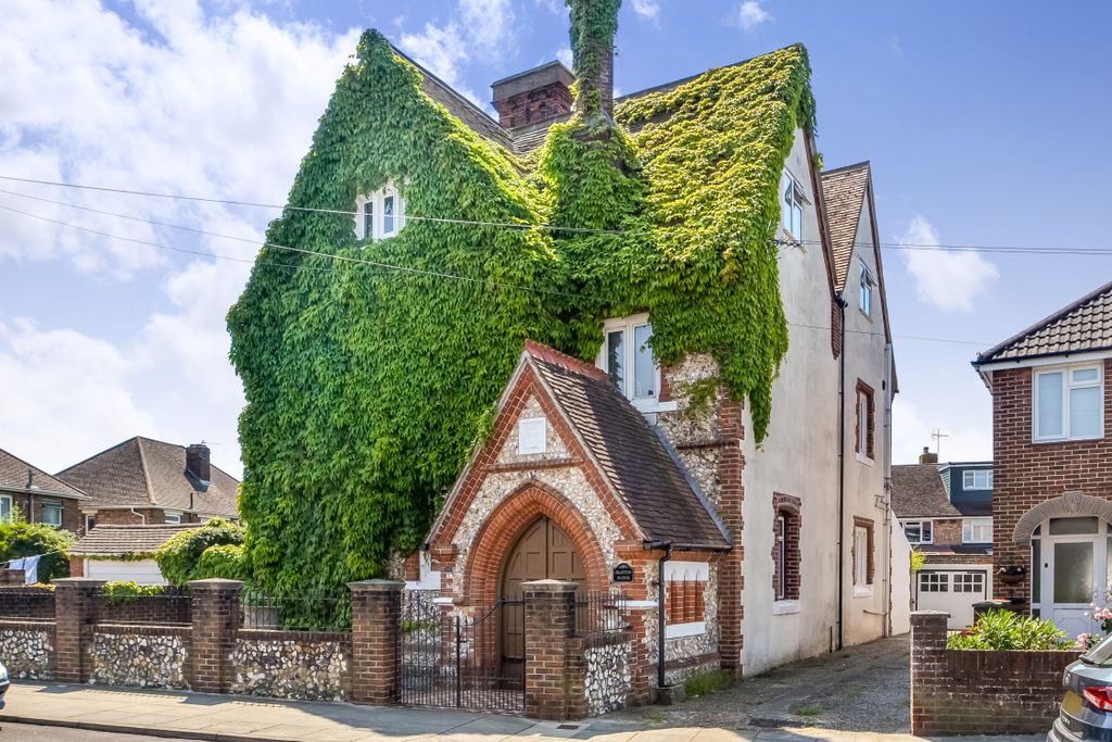 8 bed detached house for saleDrayton, Hampshire PO6