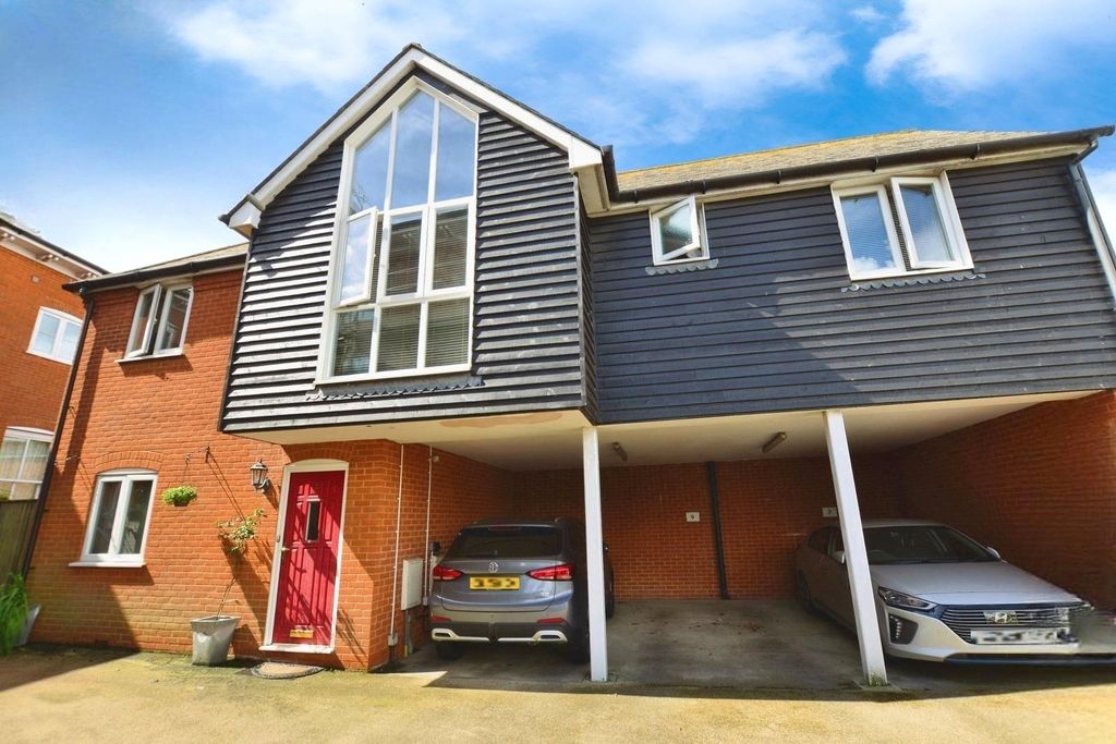 2 bed flat for saleThe Elms, Dymchurch Road, New Romney TN28