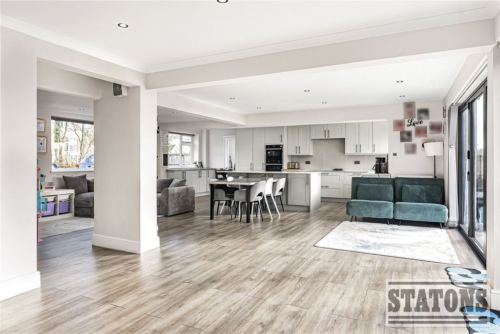 Additional image 5 of 5 bed detached house for saleThe Avenue, Potters Bar, Hertfordshire EN6
