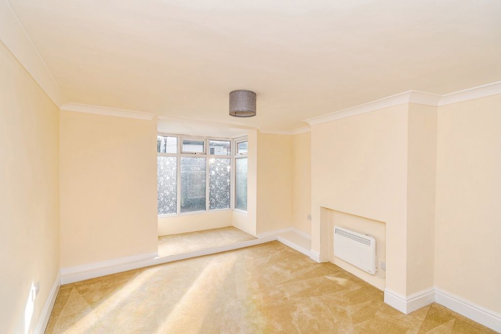 Additional image 5 of 2 bed flat for saleHigh Street, Lyndhurst, Hampshire SO43