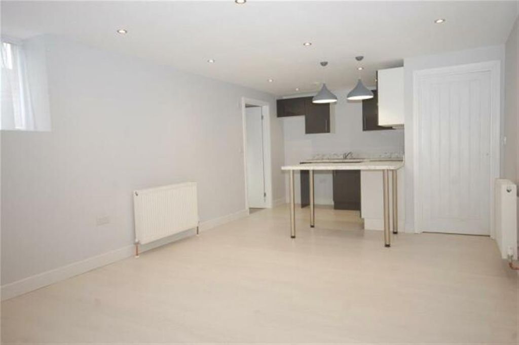 2 bed flat for saleParkhouse Road, Minehead TA24 photo 3