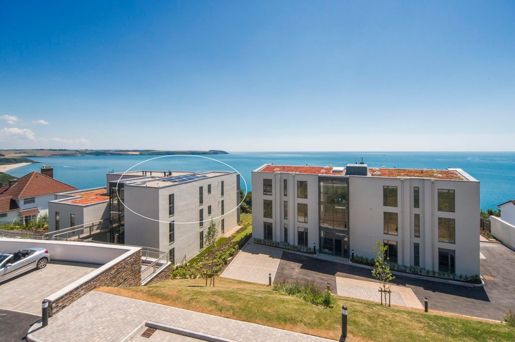 2 bed flat for saleCarlyon Bay, St Austell PL25