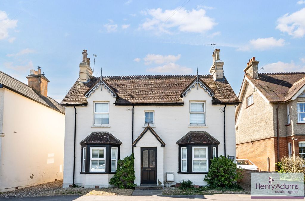 1 bed flat for saleStation Road, Liss GU33