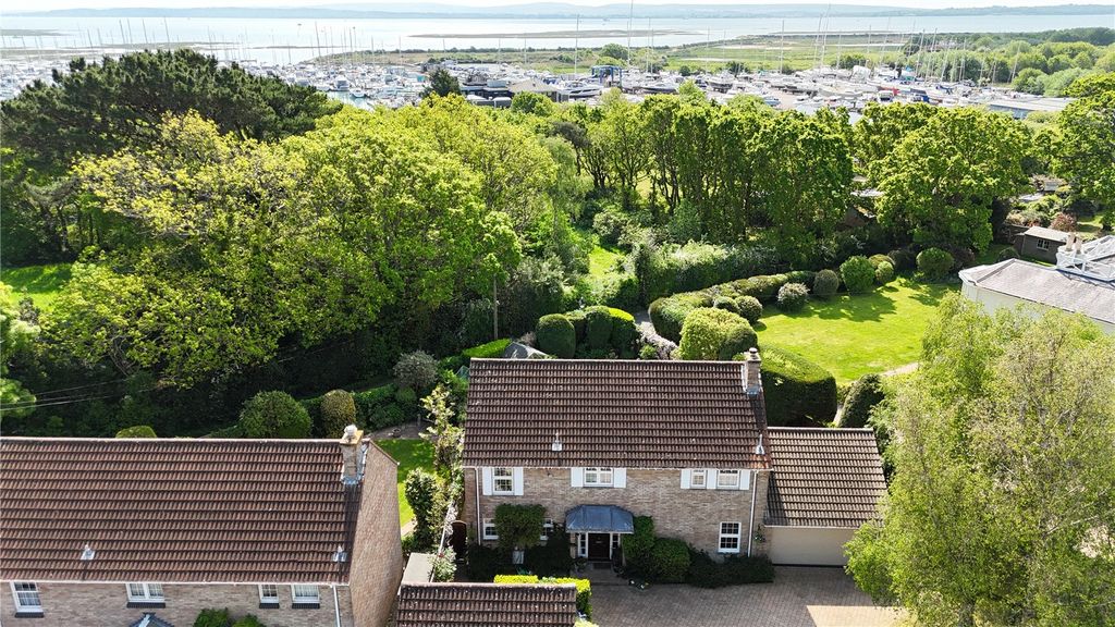 4 bed detached house for saleKingsfield, Lymington, Hampshire SO41