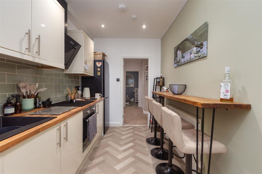 2 bed flat for saleSandylands Promenade, Heysham, Morecambe LA3 photo 5
