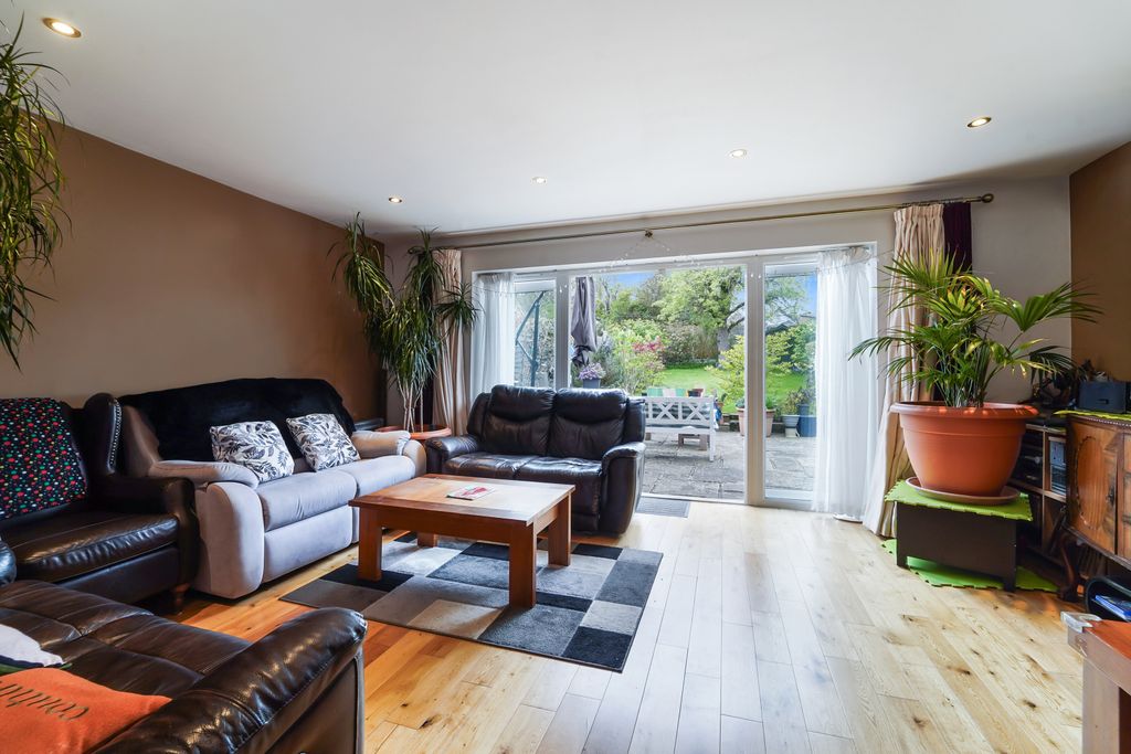 Additional image 4 of 4 bed semi-detached house for salePollard Road, Morden SM4