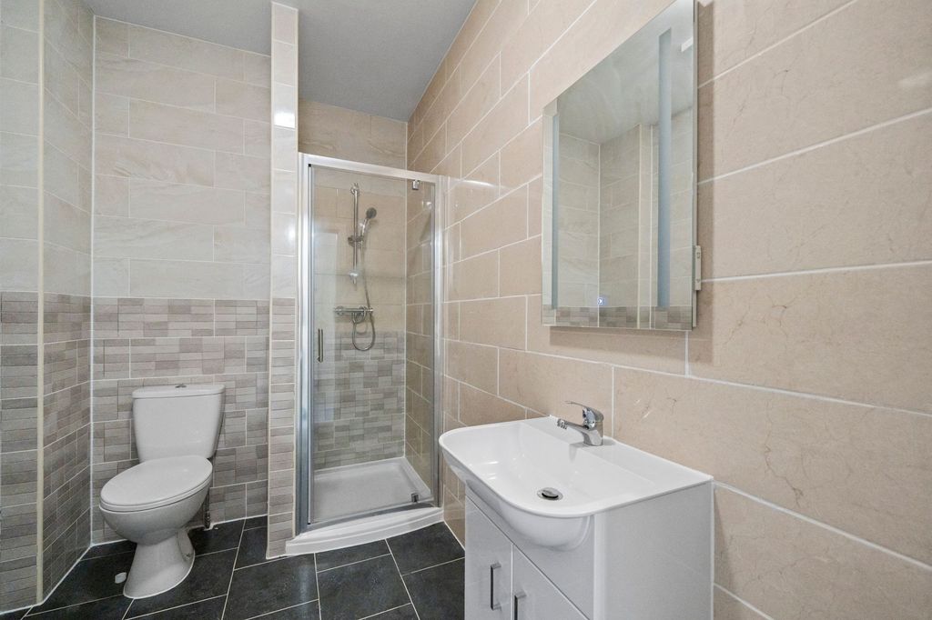 1 bed flat for saleRailway Road, Leigh WN7 photo 5
