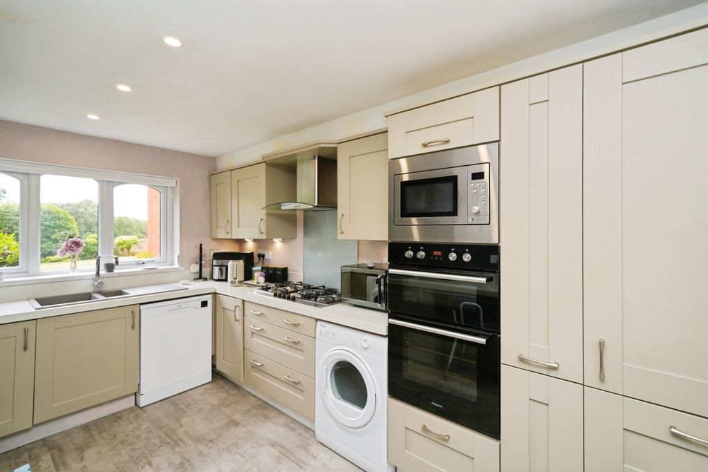 Additional image 11 of 3 bed flat for saleWaterford Road, Prenton CH43