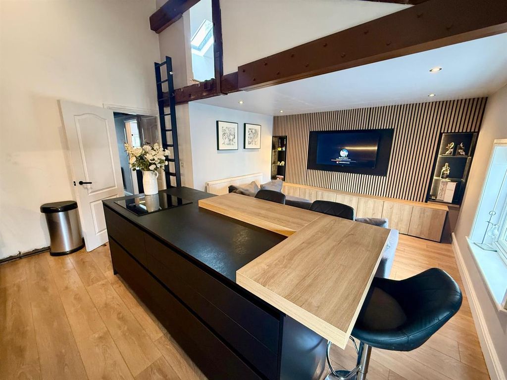 Additional image 6 of 2 bed flat for saleSt Albans Place. Chester Road, Macclesfield SK11