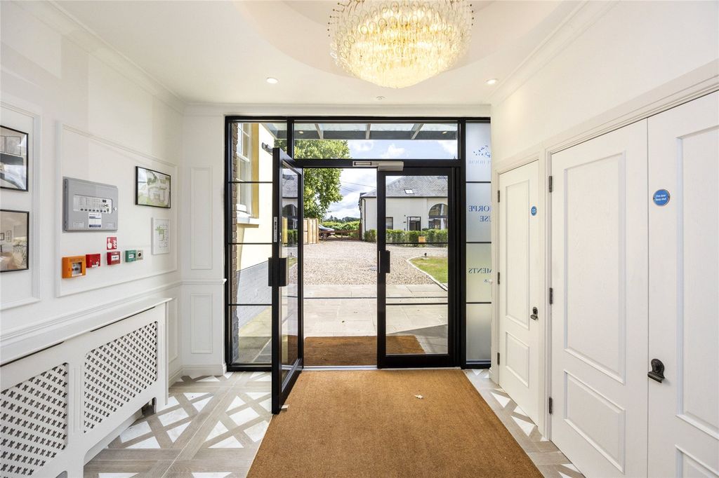 Additional image 12 of 2 bed flat for saleWesthorpe House, Marlow, Buckinghamshire SL7