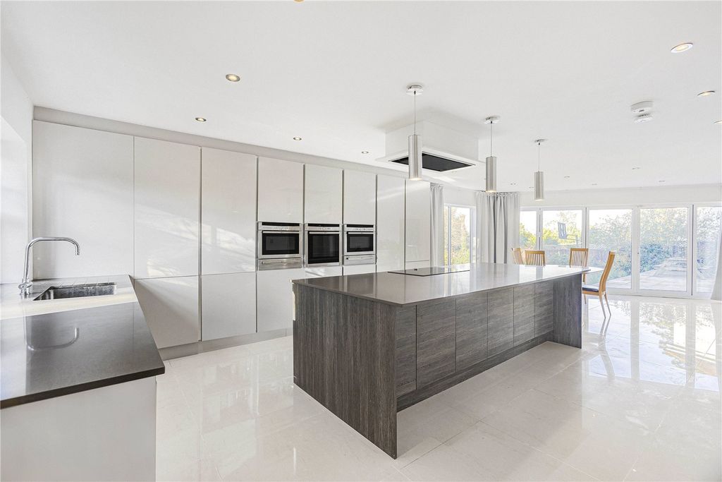 Additional image 3 of 5 bed detached house for saleWestwood Close, Potters Bar, Hertfordshire EN6