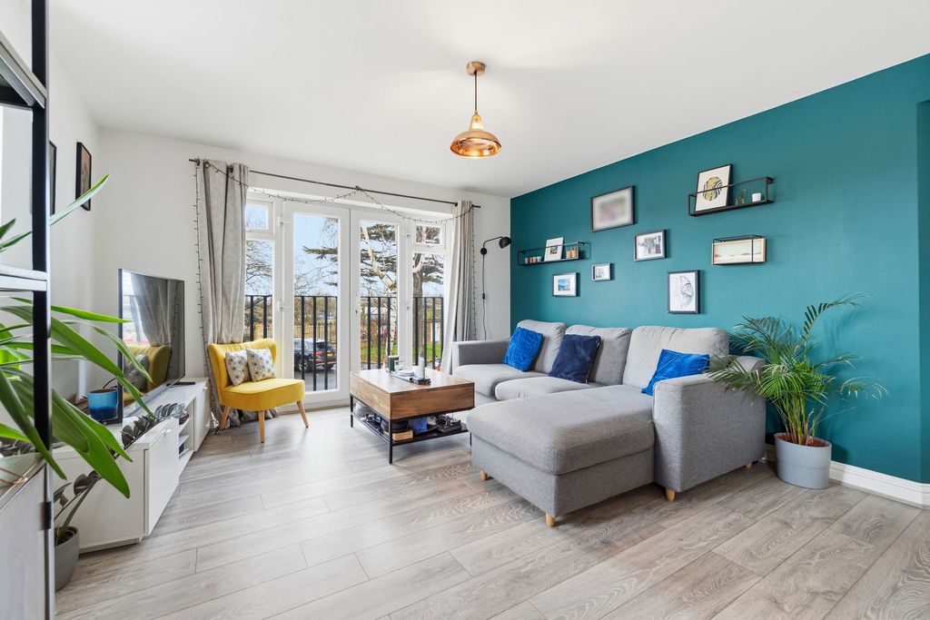 Additional image 7 of 2 bed flat for saleBishopsford Road, Morden SM4