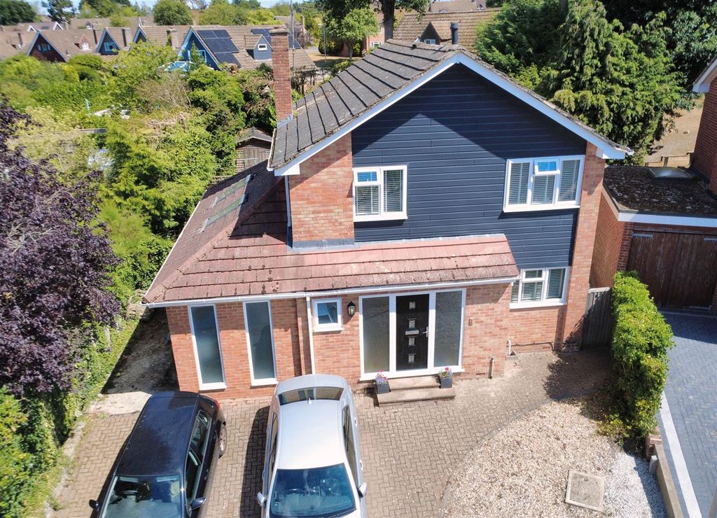 4 bed detached house for saleBledlow Close, Newbury RG14