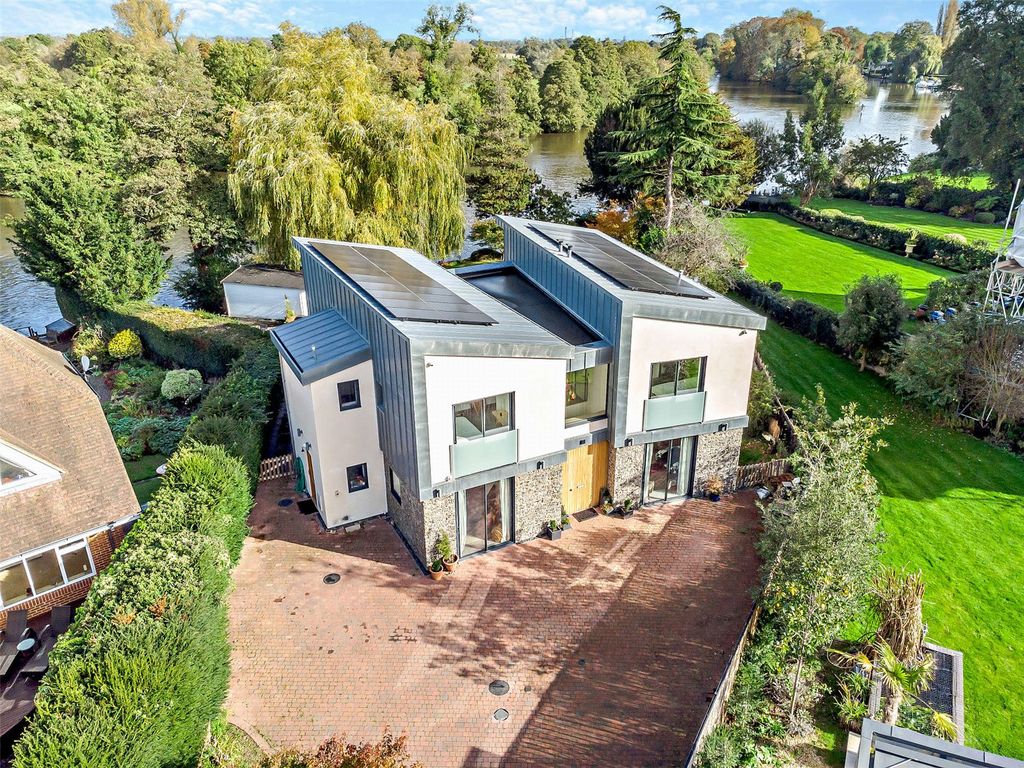 5 bed detached house for saleVicarage Walk, Bray, Maidenhead, Berkshire SL6