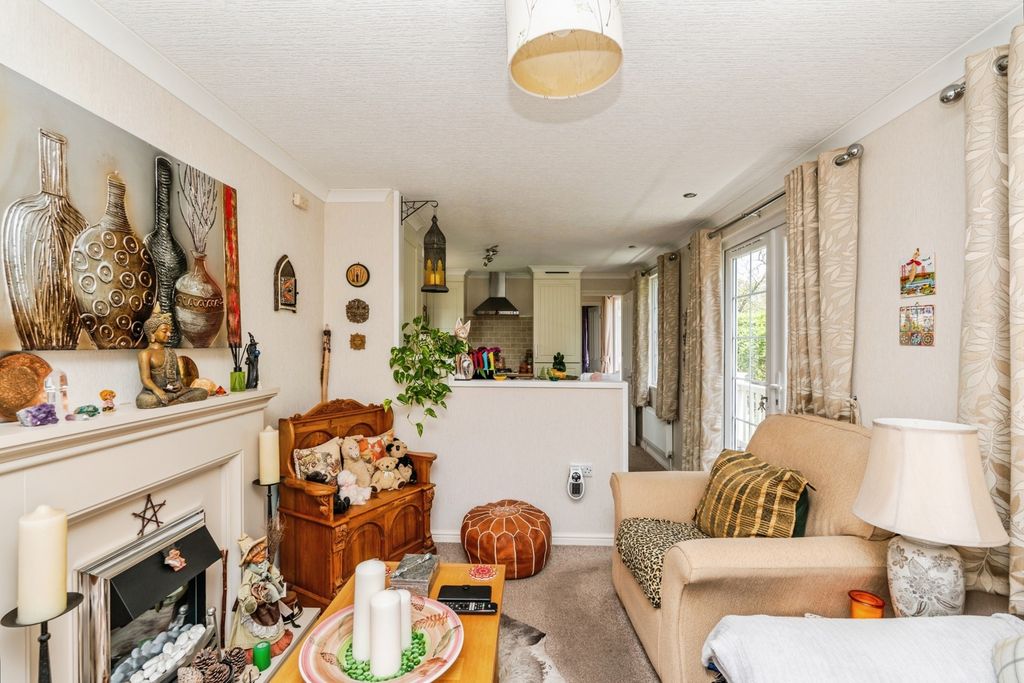 Additional image 8 of 1 bed mobile/park home for saleThatched Cottage Park, Southampton Road, Lyndhurst, Hampshire SO43