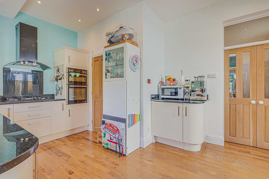 Additional image 5 of 3 bed detached house for saleFernleigh Drive, Leigh-On-Sea SS9