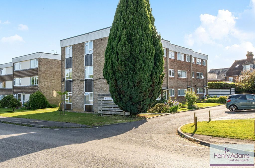 2 bed flat for saleWinton Road, Petersfield GU32