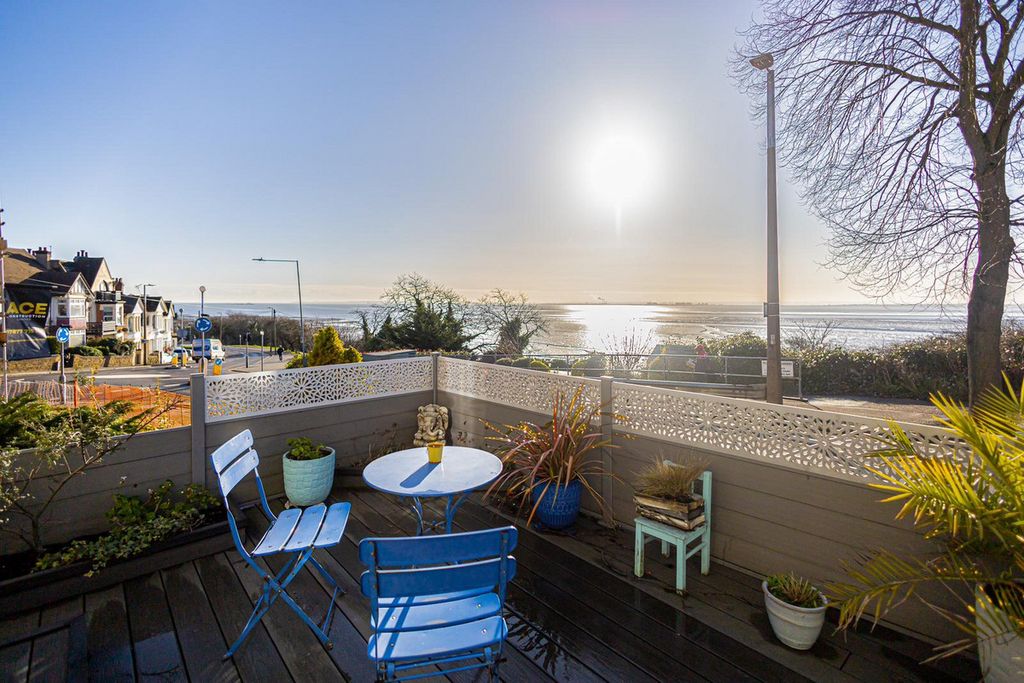 Additional image 5 of 2 bed flat for saleGrand Parade, Leigh-On-Sea SS9