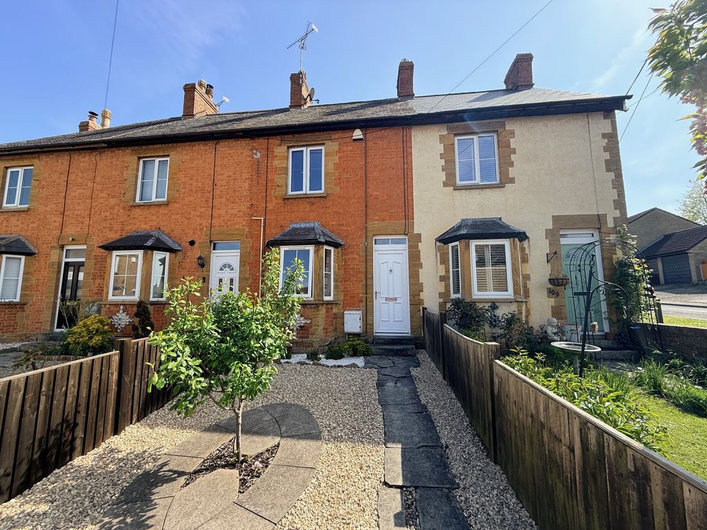 2 bed terraced house for saleNorth Street, Martock, Somerset TA12