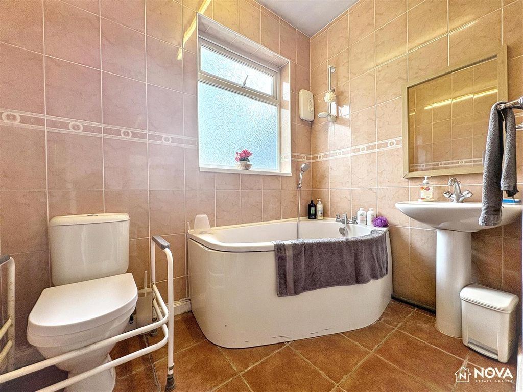 Additional image 21 of 9 bed detached house for saleLansdowne House, Luton LU3