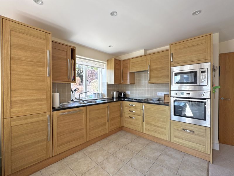 2 bed flat for saleSidford High Street, Sidford, Sidmouth EX10 photo 3