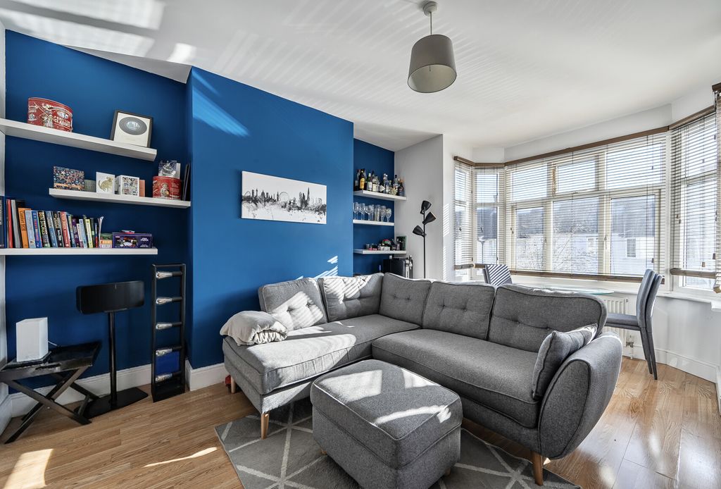 3 bed maisonette for saleGorringe Park Avenue, Mitcham CR4 photo 2
