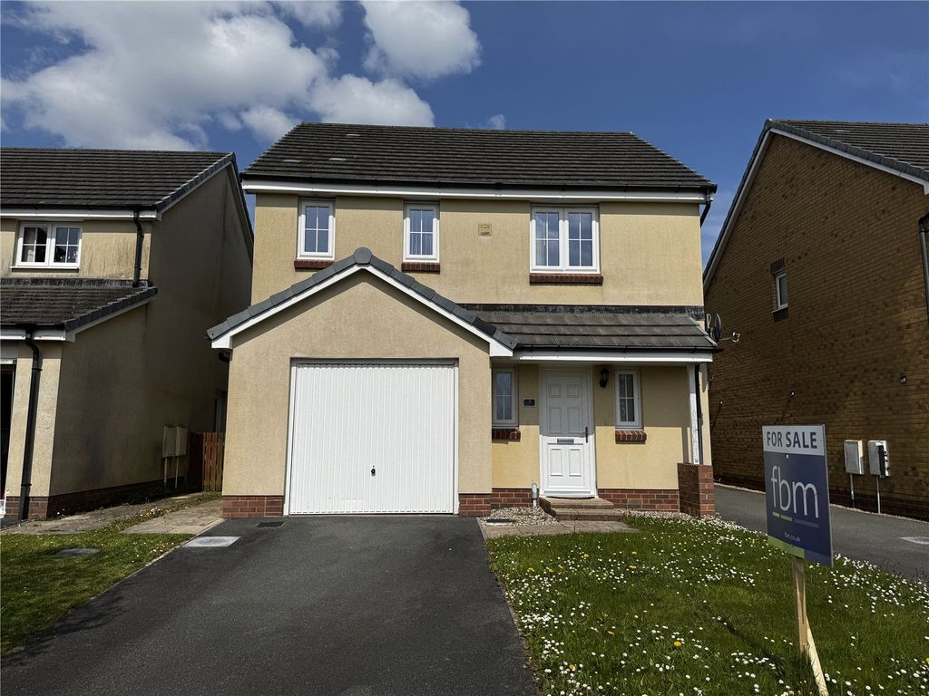 3 bed detached house for saleRose Close, Pembroke, Pembrokeshire SA71