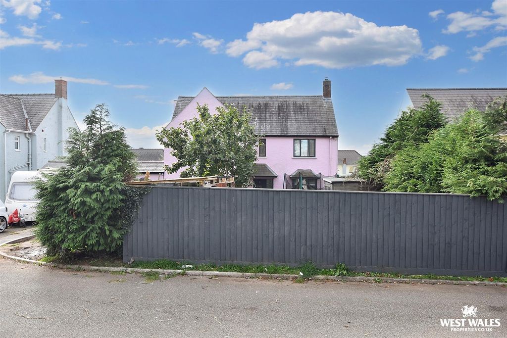 3 bed detached house for saleButtermilk Close, Pembroke SA71