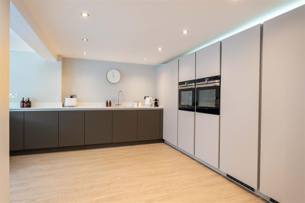 Additional image 8 of 5 bed detached house for salePark Avenue South, Northampton NN3