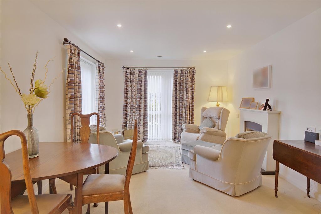 2 bed flat for saleMarbury Court, Chester Way, Northwich CW9