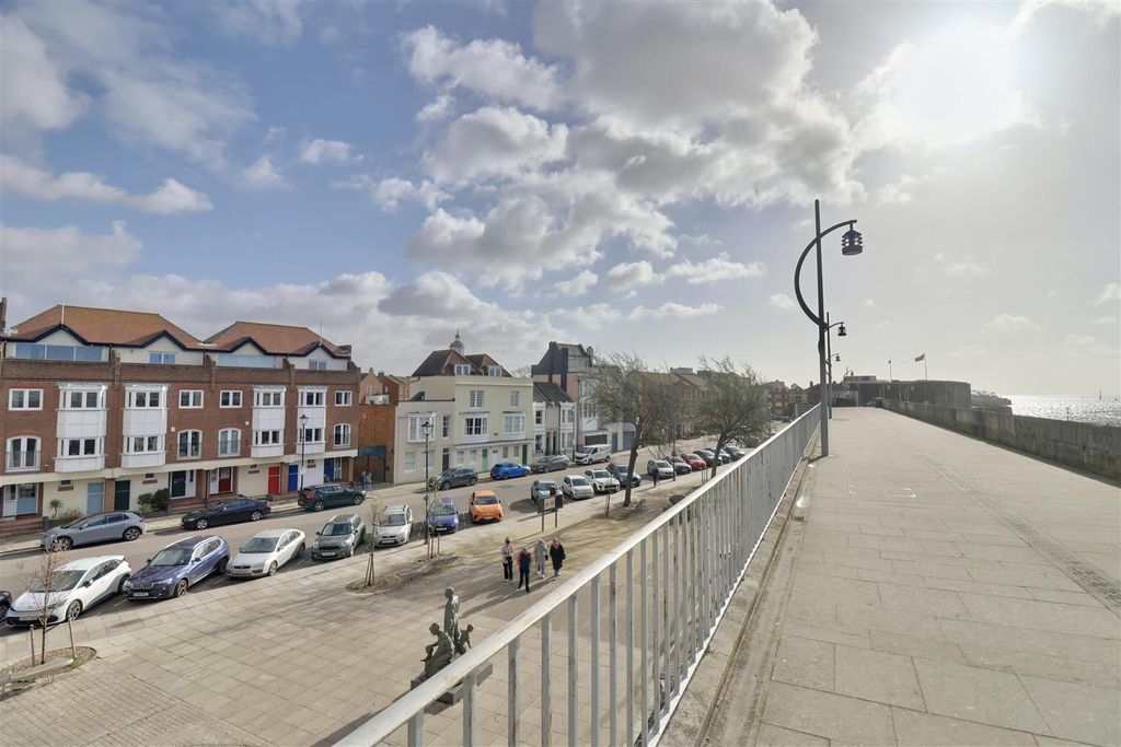 Additional image 36 of 4 bed town house for saleBroad Street, Old Portsmouth, Hampshire PO1